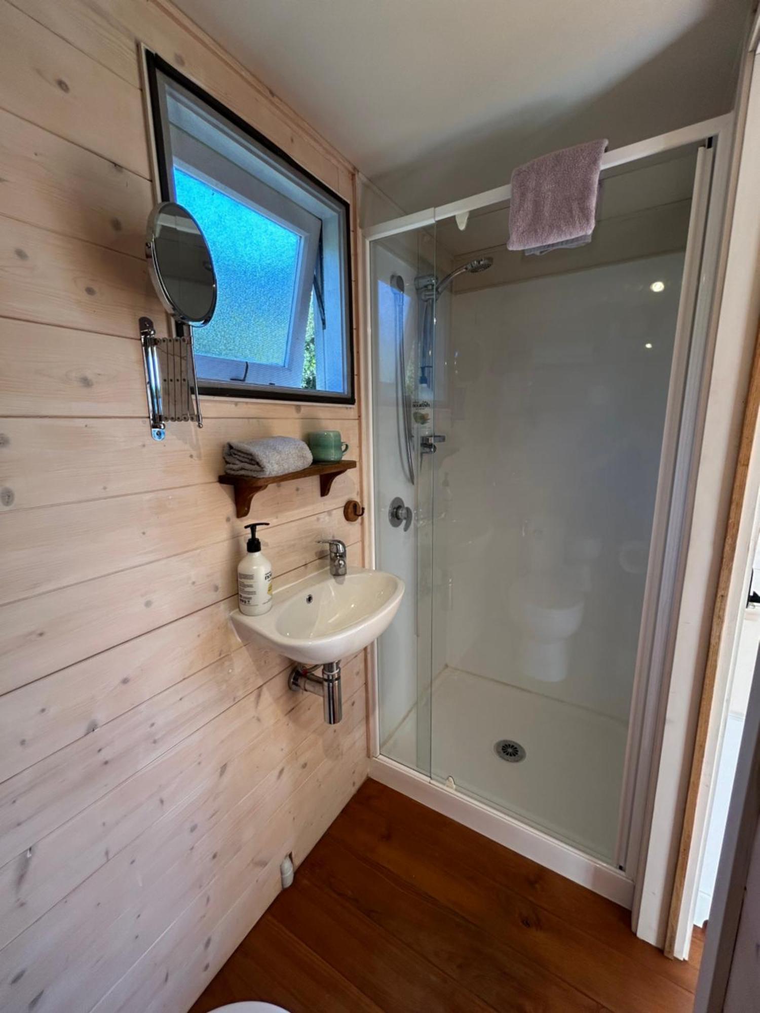 Gumdiggers Tiny House * Lake Ohia